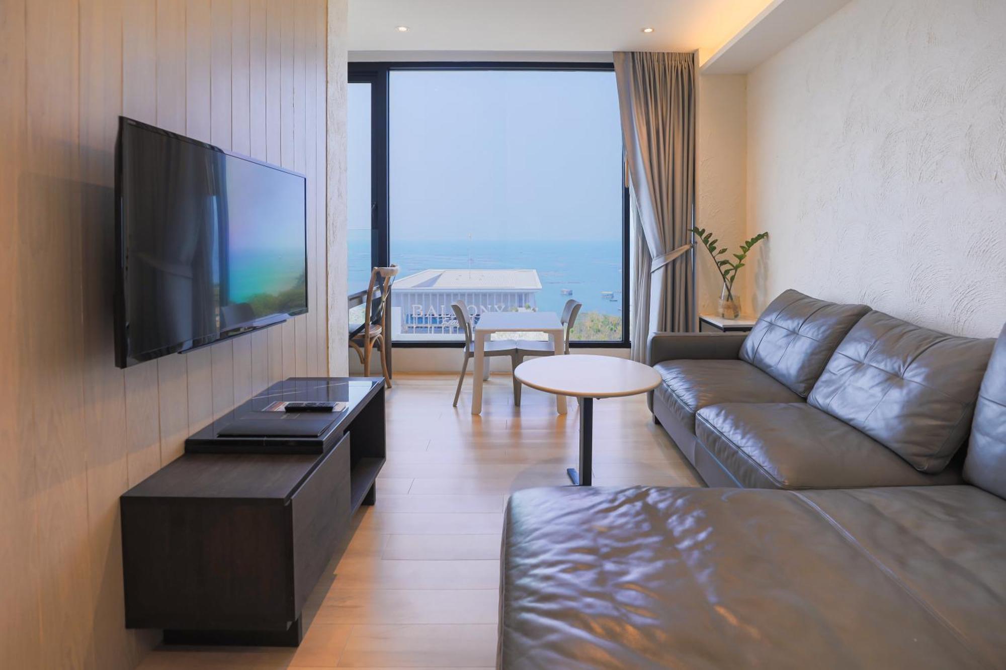 Balcony Seaside Sriracha Hotel & Serviced Apartments Si Racha Esterno foto