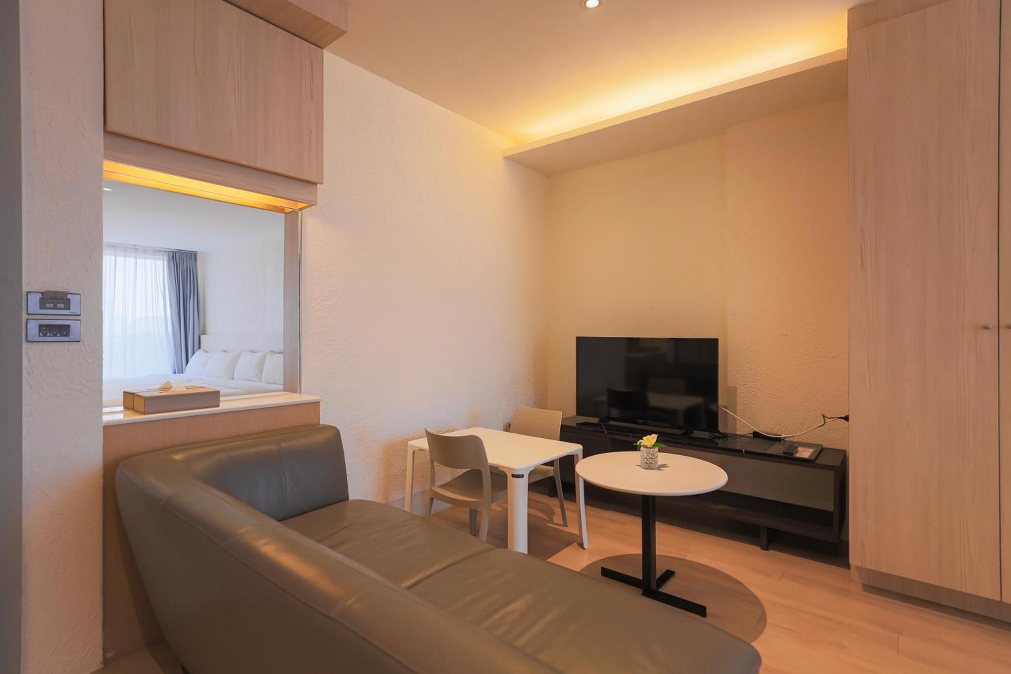 Balcony Seaside Sriracha Hotel & Serviced Apartments Si Racha Esterno foto