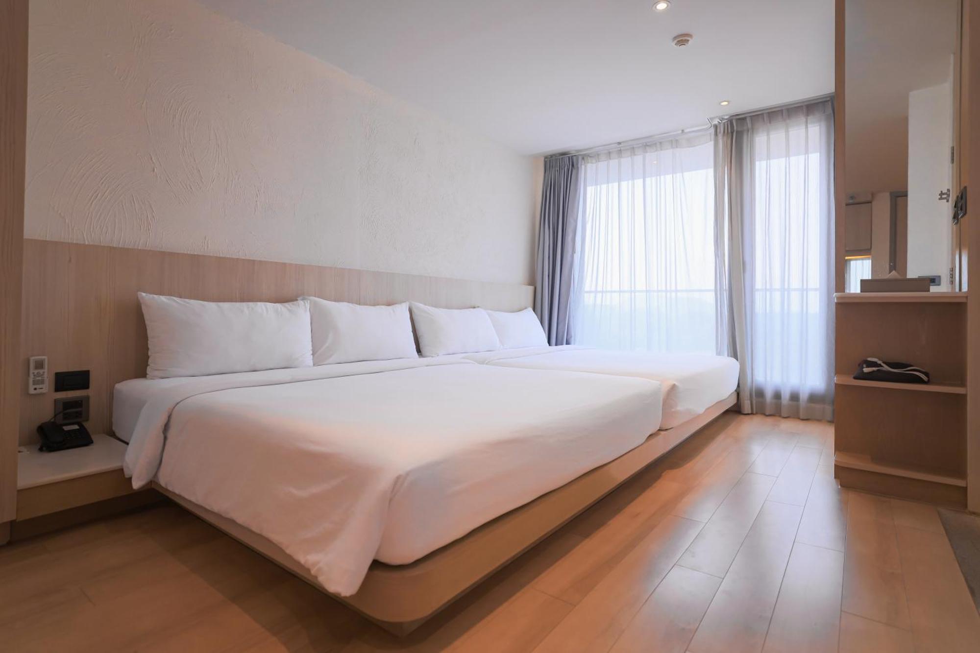 Balcony Seaside Sriracha Hotel & Serviced Apartments Si Racha Esterno foto