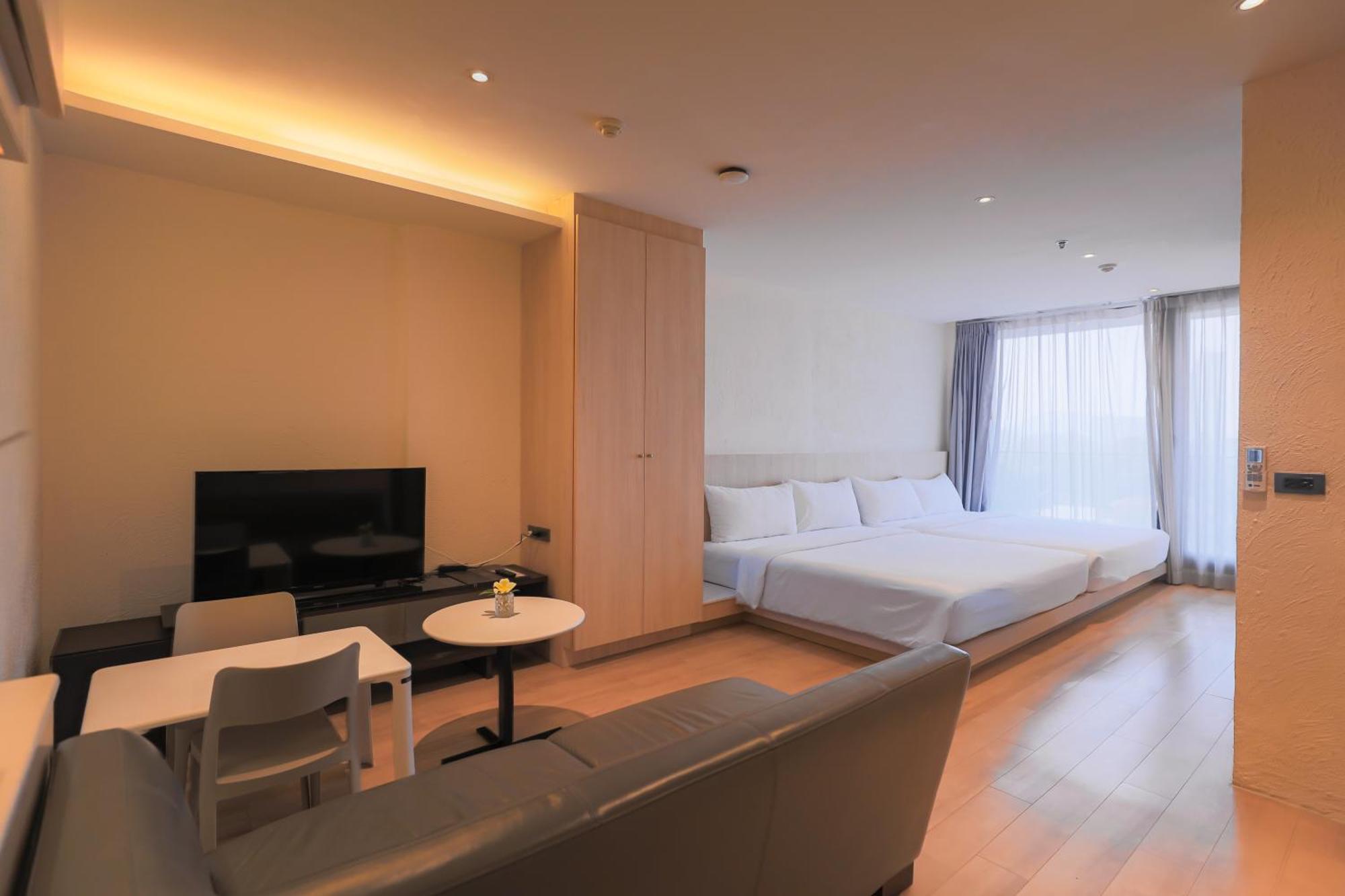 Balcony Seaside Sriracha Hotel & Serviced Apartments Si Racha Esterno foto