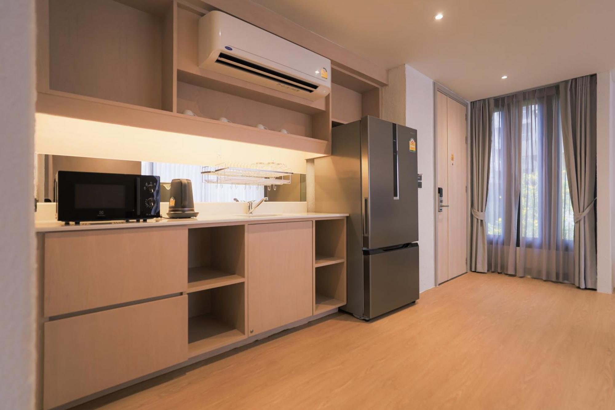 Balcony Seaside Sriracha Hotel & Serviced Apartments Si Racha Esterno foto